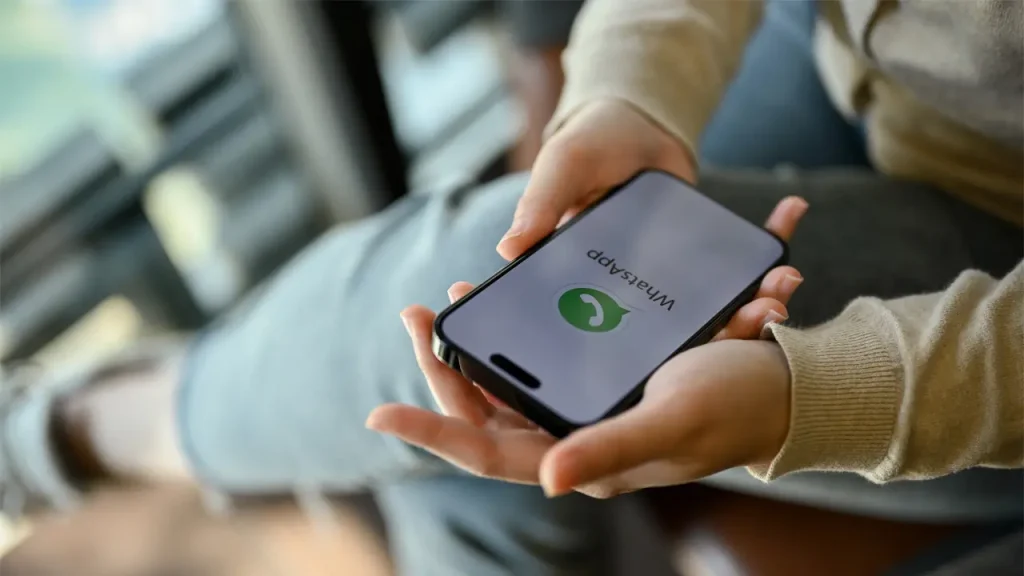 La gestión automática de citas por WhatsApp se puede realizar usando bots que envían enlaces para agendar citas