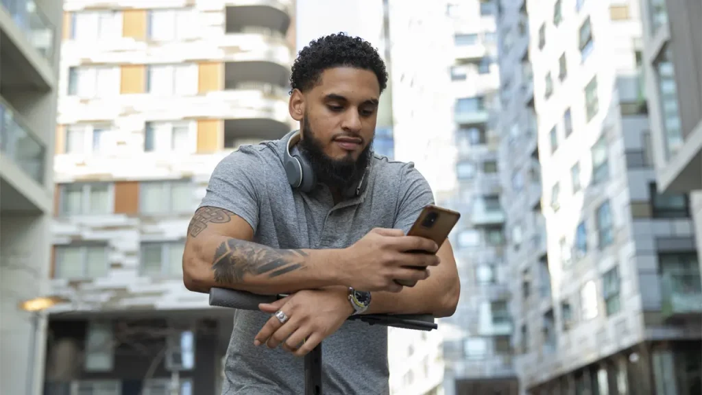 Gestionar permisos de residencia por WhatsApp permite a los despachos y las asesorías reducir el tiempo que necesitan para tramitarlos